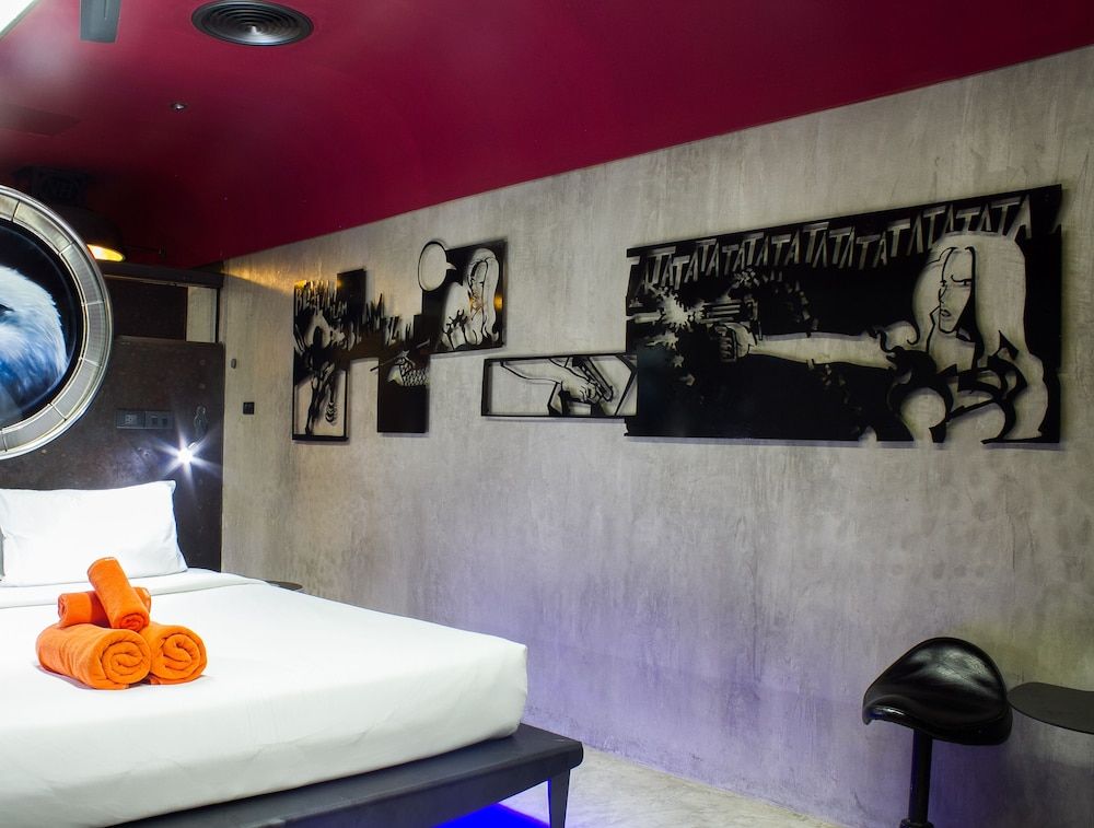 Nicky's Handlebar Hotel 2