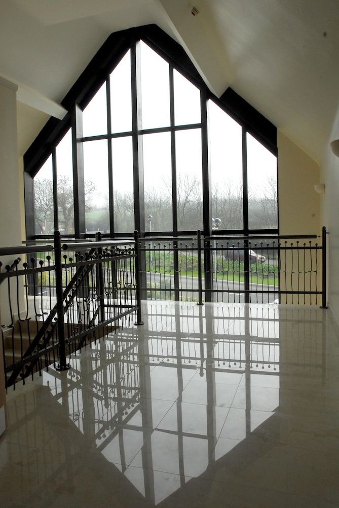 The Sharnbrook Hotel 2