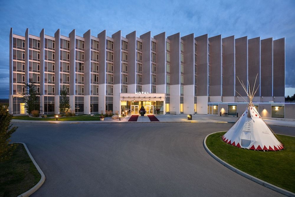 Grey Eagle Resort 1