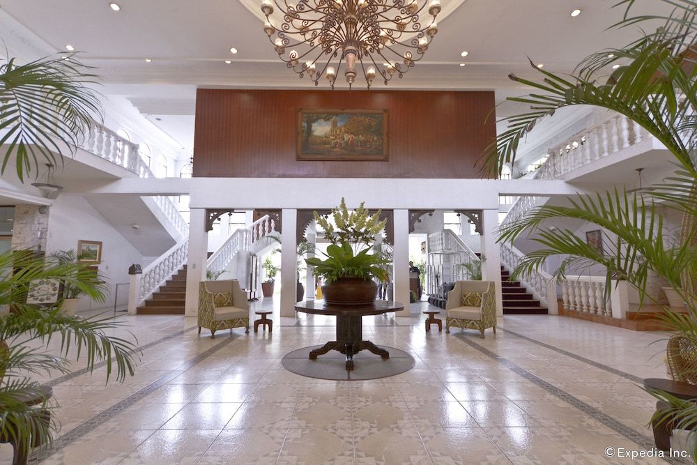 Montebello Villa Hotel 3