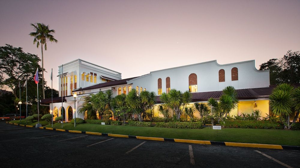 Montebello Villa Hotel 1