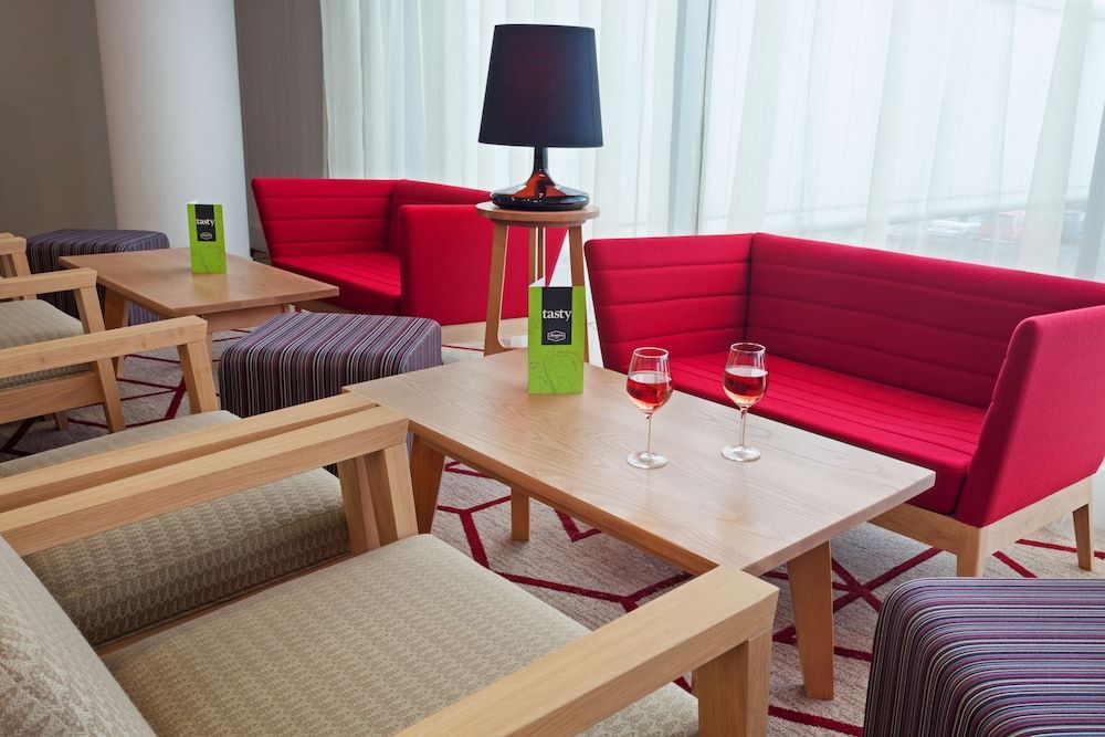 Hampton by Hilton London Gatwick Airport 3