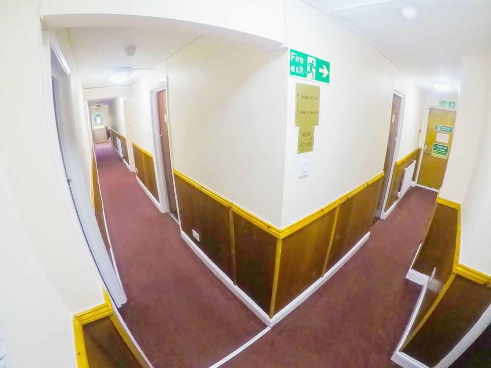 Shepiston Lodge Heathrow 2