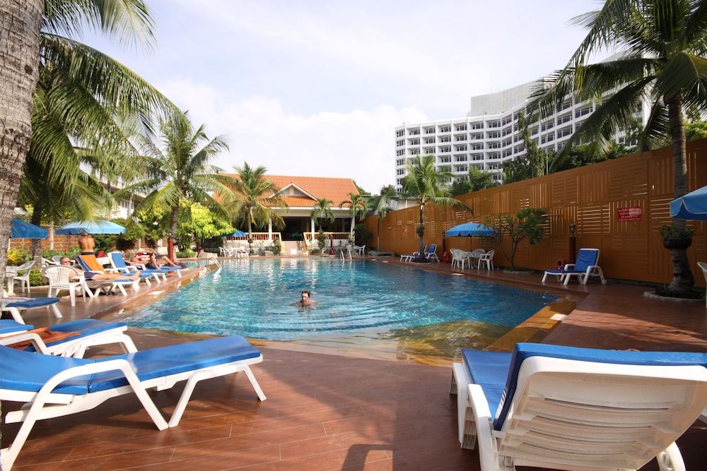 Twin Palms Resort Pattaya 1