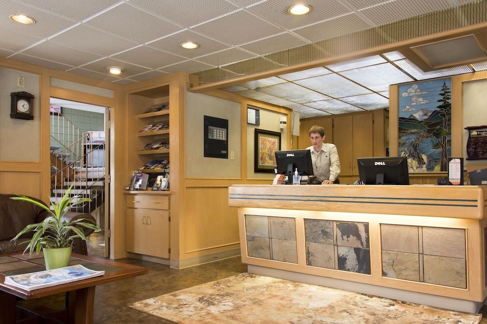 Maligne Lodge 2 Maligne Lodge 2