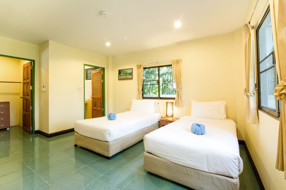 Dolphin Bay Beach Resort 3