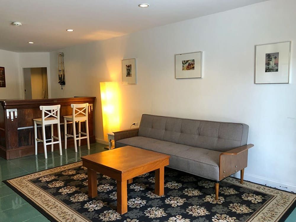 Dolphin Bay Beach Resort 2