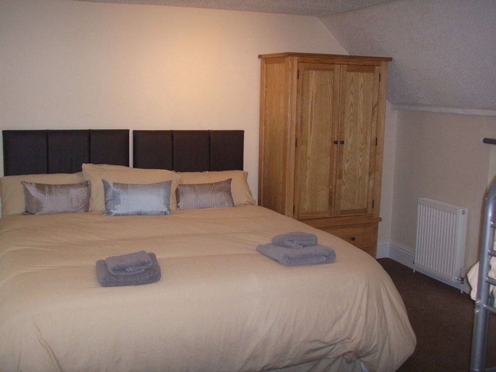 Half Moon Jackfield 3