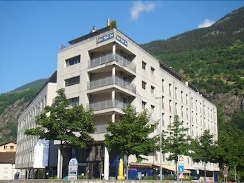 Hotel Good Night Inn 1