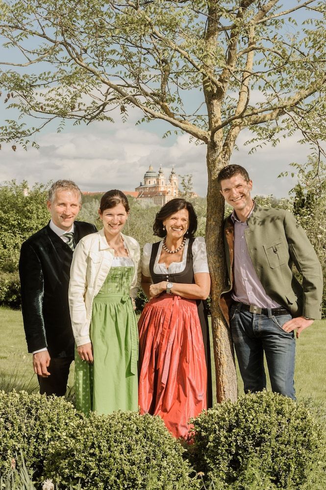 Donauhof 1 Donauhof 1