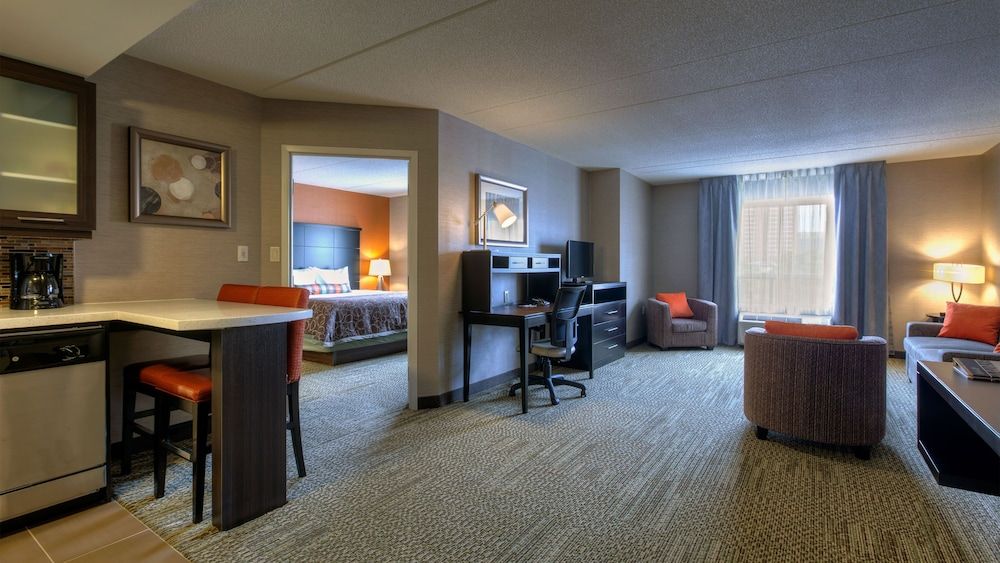 Staybridge Suites Hamilton Downtown 3