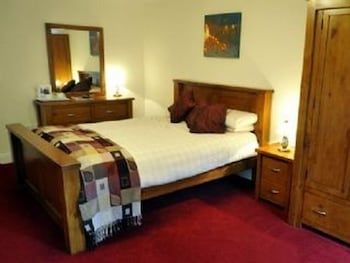 The Elphinstone Hotel 3