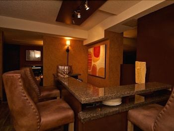 Mountain Side Hotel Whistler by Executive 2