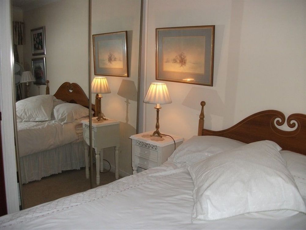 Lichfield Hotels - Amber House 3