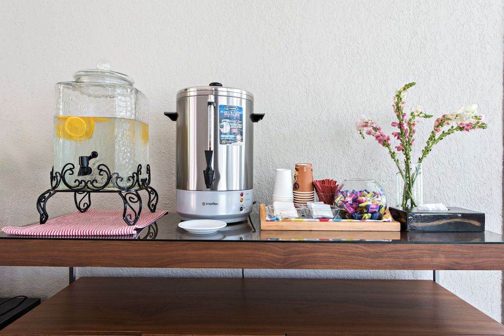 Court Meridian Hotel and Suites 3