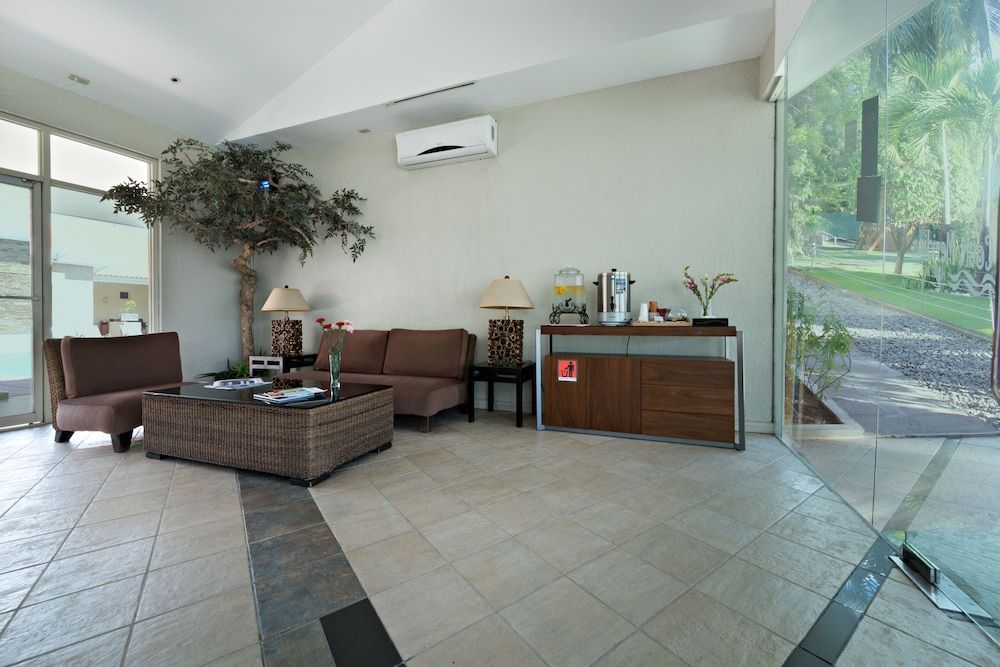 Court Meridian Hotel and Suites 2