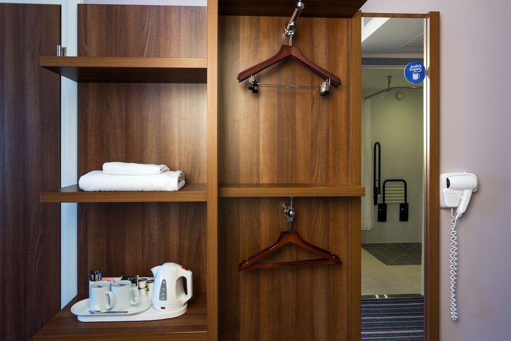 Holiday Inn Express Harlow 3