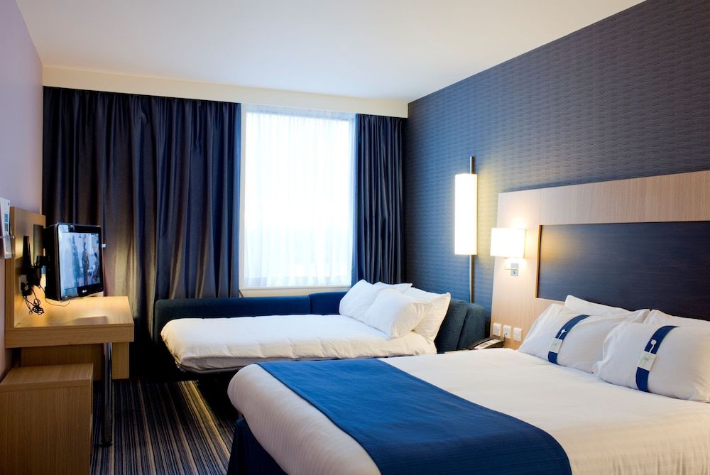 Holiday Inn Express Rotherham North 3