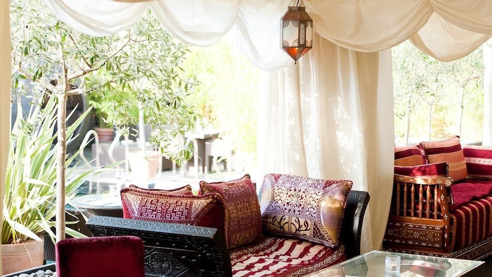 The Crazy Bear Beaconsfield 2