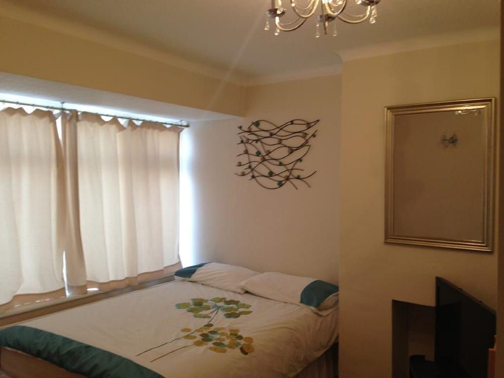 Apple House Guest House Heathrow Airport 2