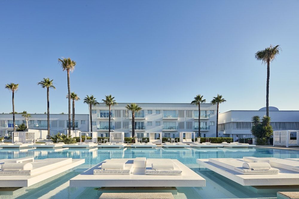 So White Club Resort 1