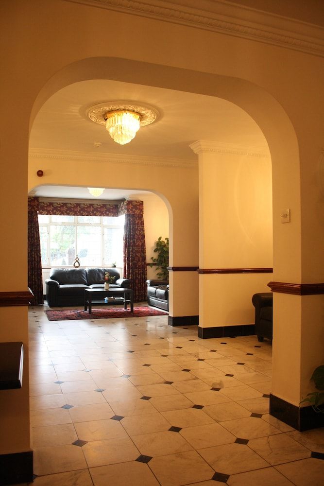 Kings Paget Hotel 2