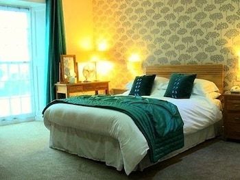 The Britannia Inn & Waves Restaurant 3