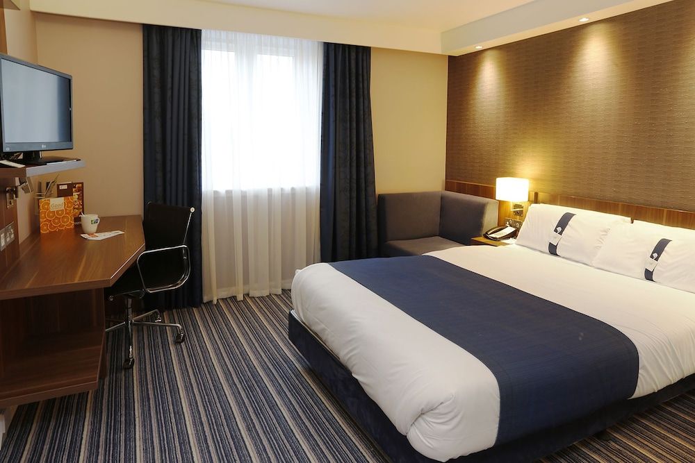 Holiday Inn Express Windsor 3