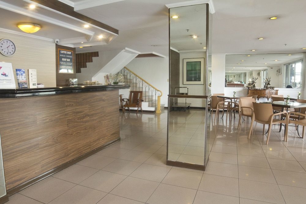 Nichols Airport Hotel 2