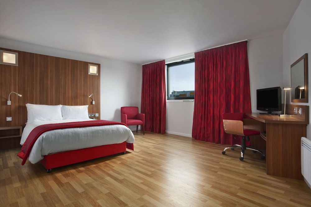 Ramada Encore by Wyndham Newcastle-Gateshead 3