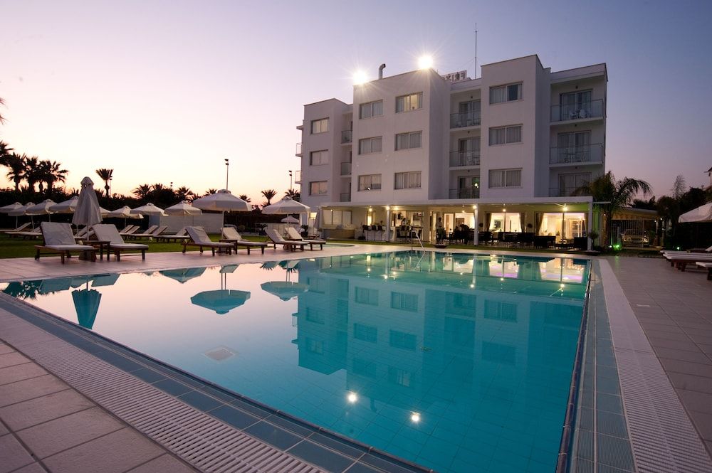 Frixos Suites Hotel Apts 4 estrelas em Voroklini