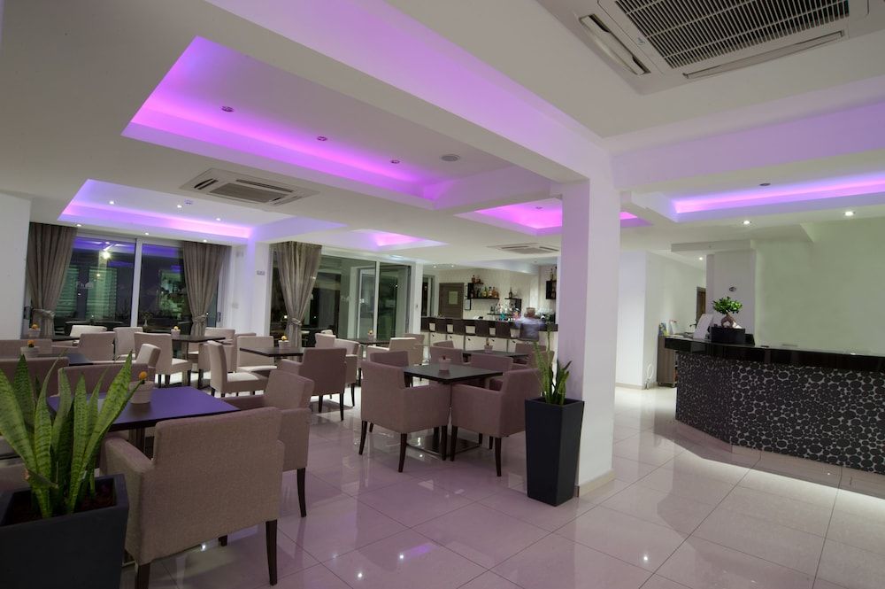 Frixos Suites Hotel Apts 2