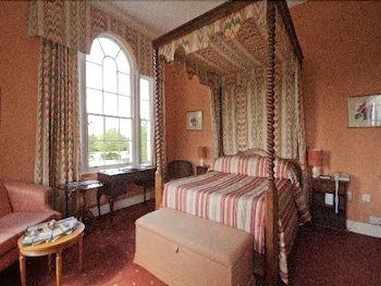 Corse Lawn House Hotel 2