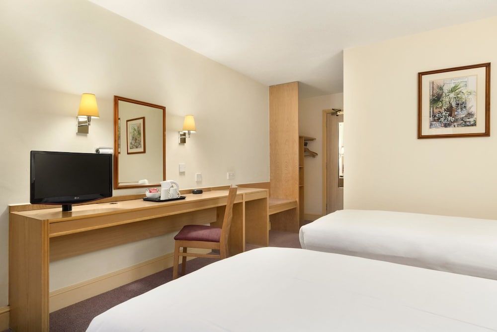 Days Inn by Wyndham Sevenoaks Clacket Lane 3