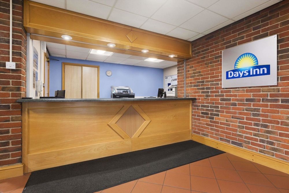 Days Inn by Wyndham Sevenoaks Clacket Lane 2