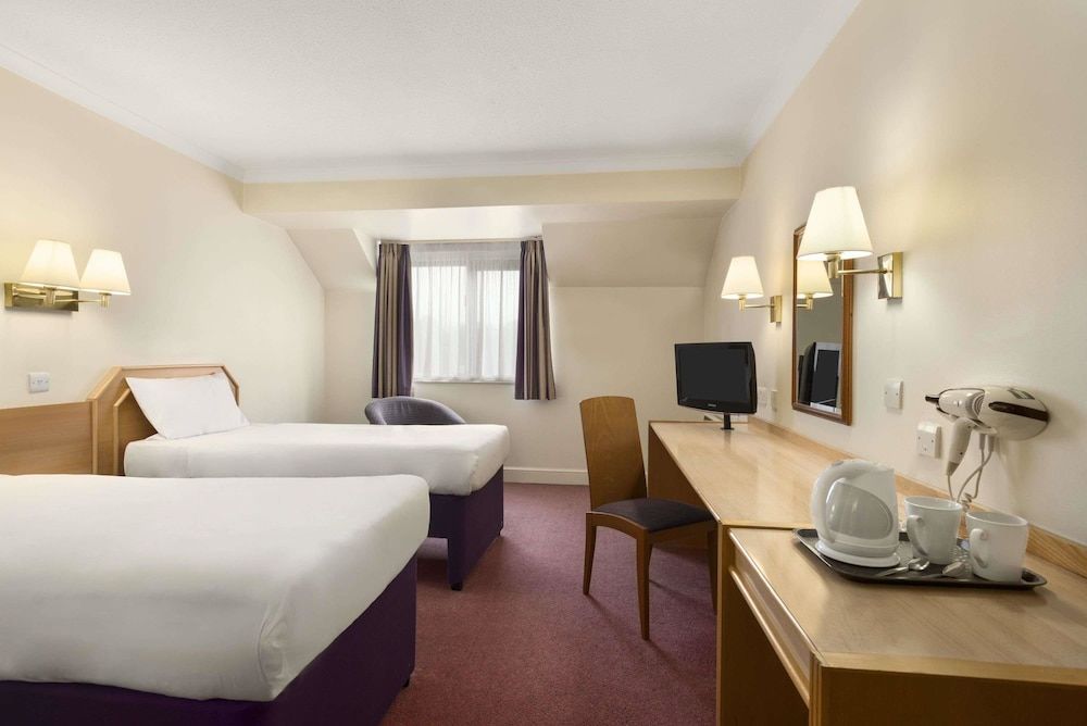 Days Inn by Wyndham Chester East 3