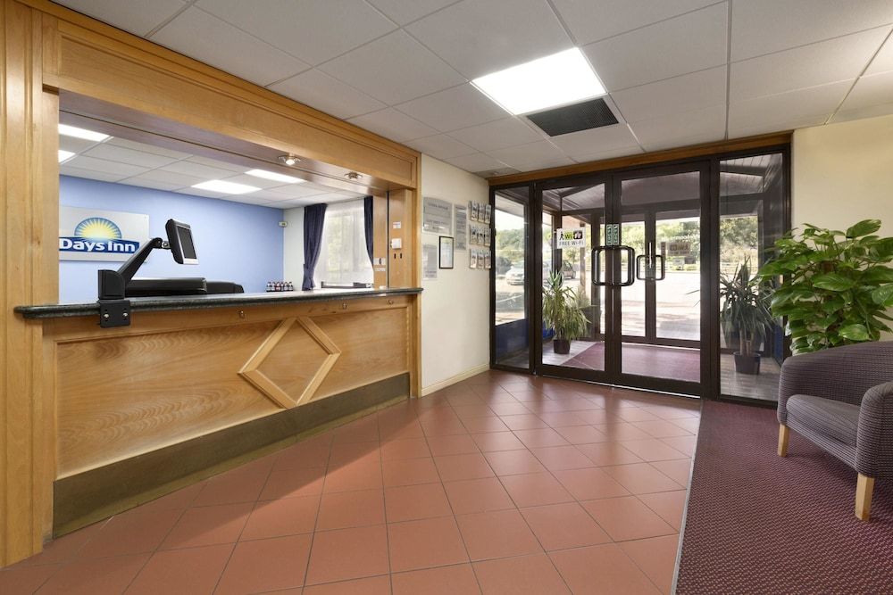 Days Inn by Wyndham Southampton Rownhams 2