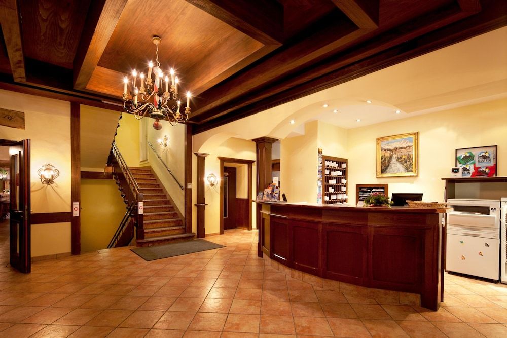 Euro Youth Hotel & Krone 2