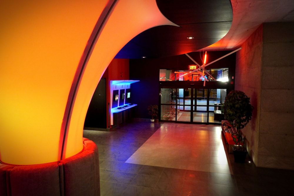 Grand Times Hotel Sherbrooke 3