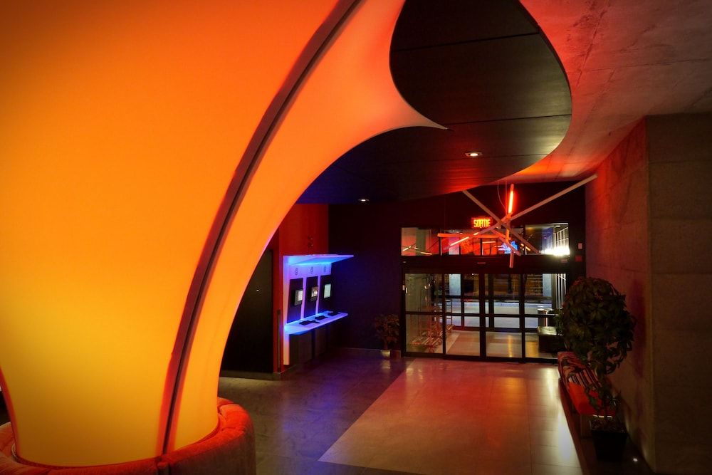 Grand Times Hotel Sherbrooke 2