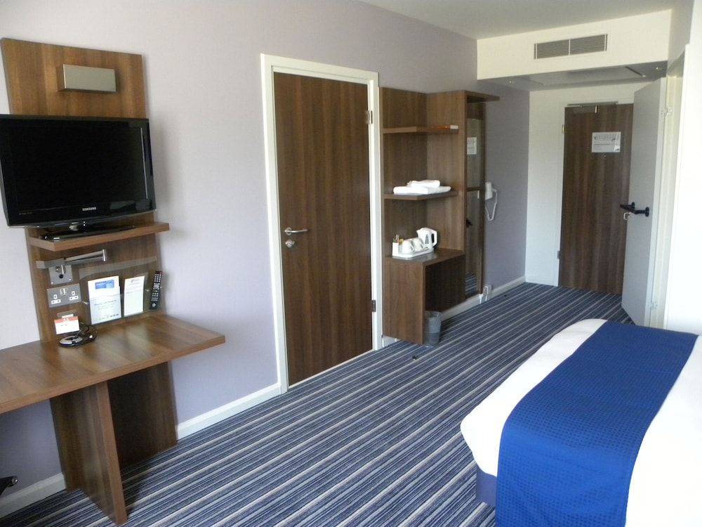 Holiday Inn Express Colchester 2