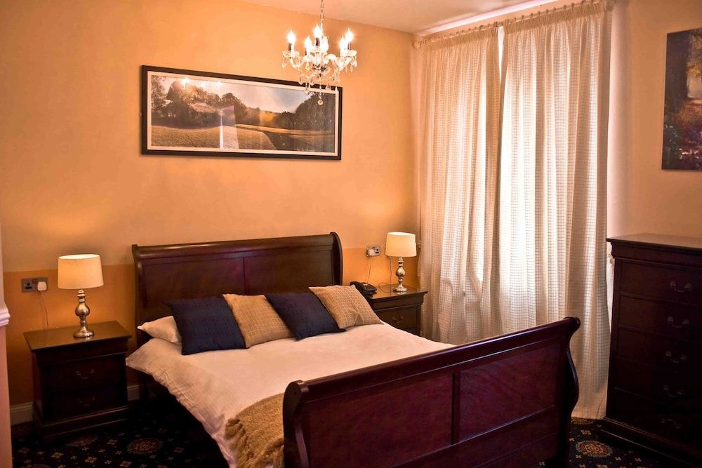 Cahir House Court Hotel 3