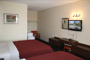 Empress Inn and Suites by Elevate Rooms 3