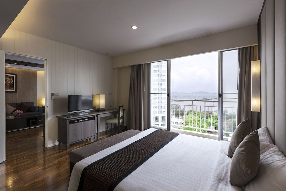 Cape Racha Sriracha 1