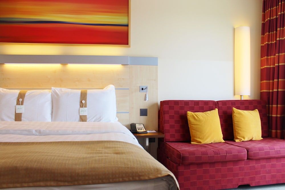 Holiday Inn Express Zurich Airport 3 Holiday Inn Express Zurich Airport 3