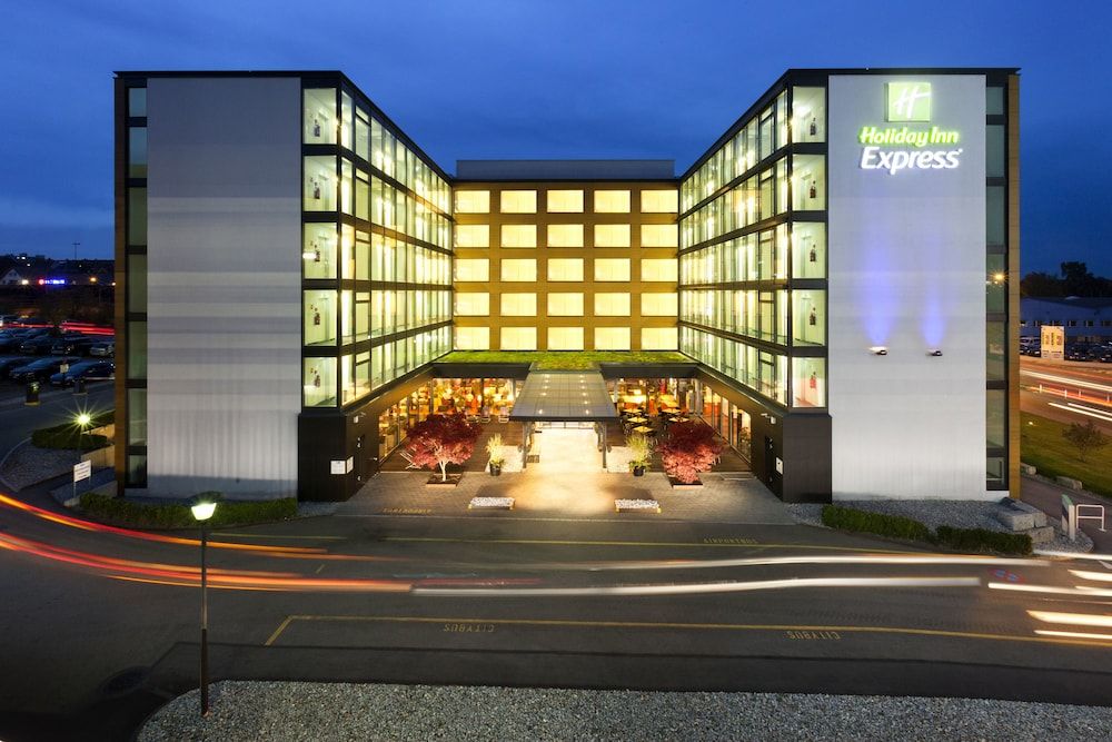 Holiday Inn Express Zurich Airport 1 Holiday Inn Express Zurich Airport 1