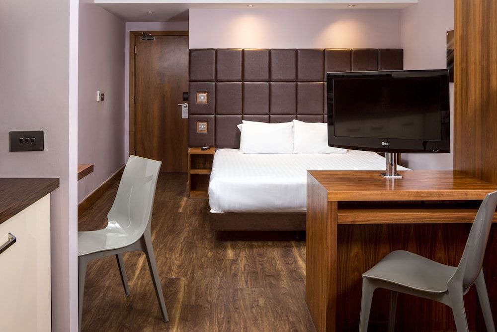 Roomzzz Leeds City 3