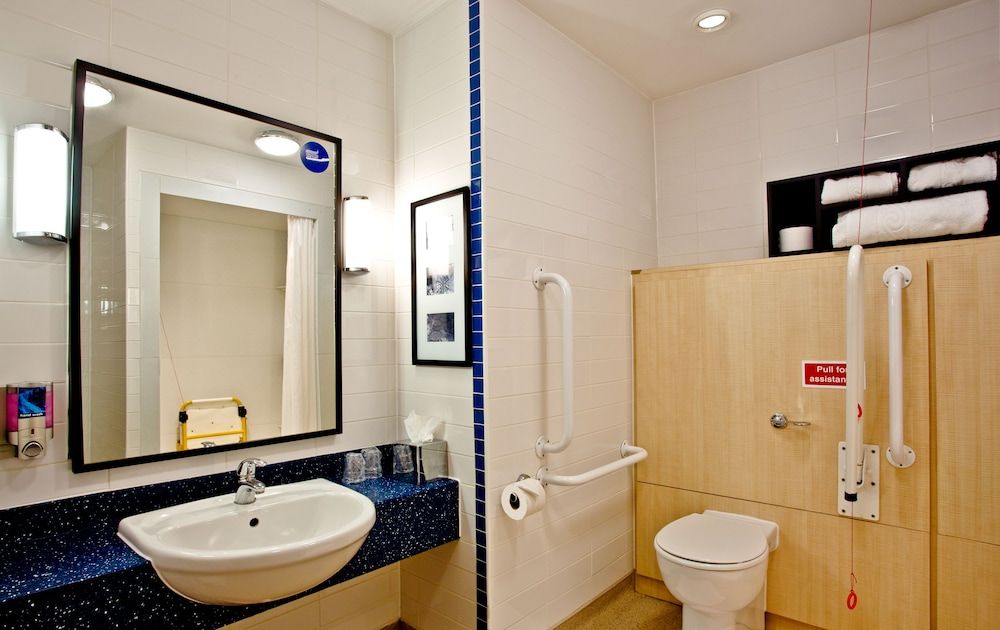 Holiday Inn Express Shrewsbury 3