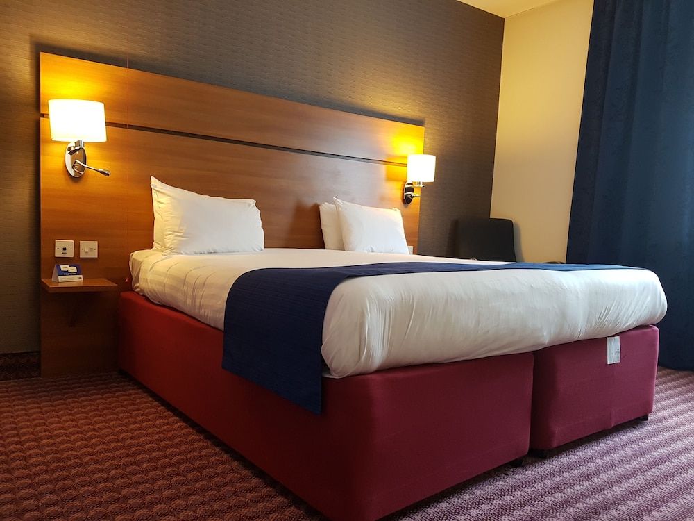 Holiday Inn Express Shrewsbury 2