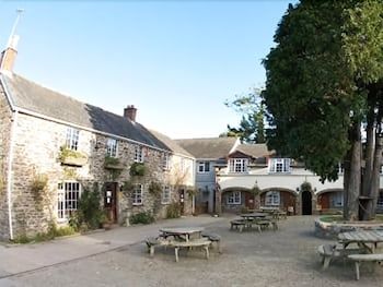 The Crooked Inn - Inn